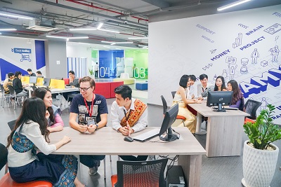 Joint training programs with international universities