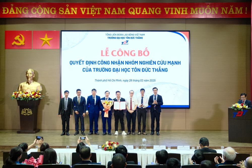 Nhóm nghiên cứu Công nghệ Thông minh Tiên tiến