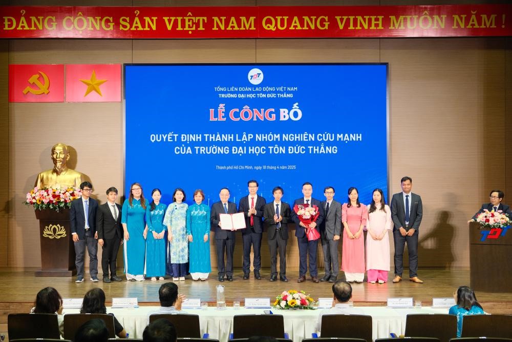Nhóm nghiên cứu Dược học và Khoa học Y sinh