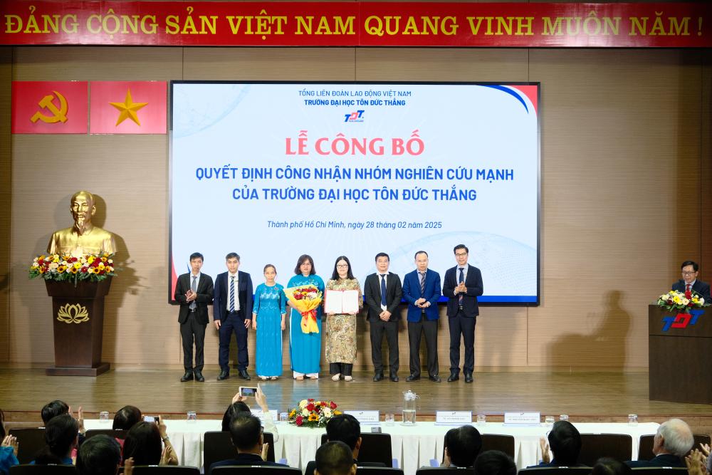 Nhóm nghiên cứu ứng dụng vật liệu tiên tiến để phát triển bền vững