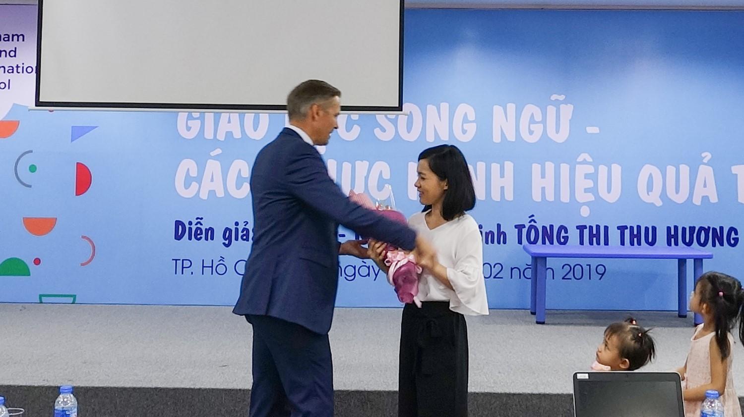 giao-duc-song-ngu-03.jpg