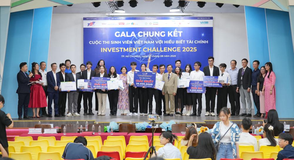 The First, Second, and Third Prize winners, receiving trophies, commemorative tokens, and awards from the Organizing Committee
